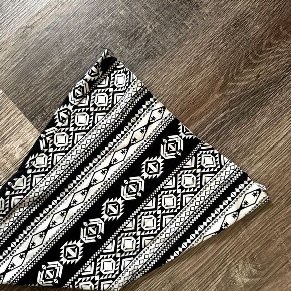 Unbranded  Black and White Patterned Flare Pants Size Small - Picture 3 of 6